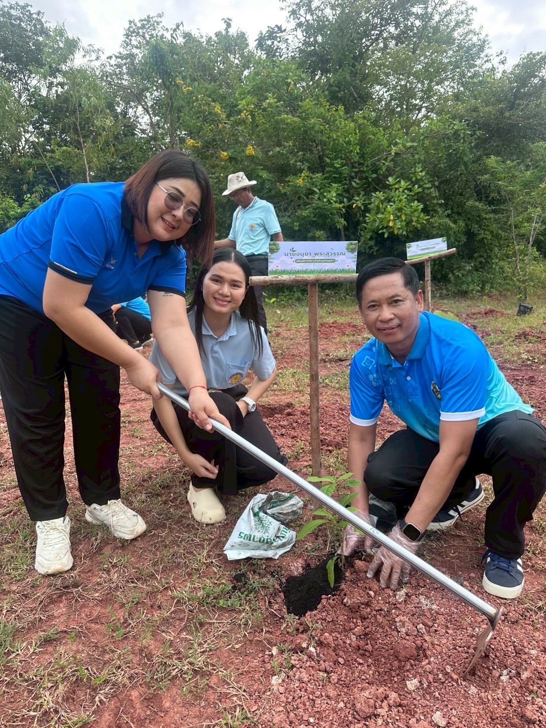 LINE_ALBUM_คก ปลูกป่าเฉลิมพระเกียรติ 68_250818_59.jpg (639 KB)